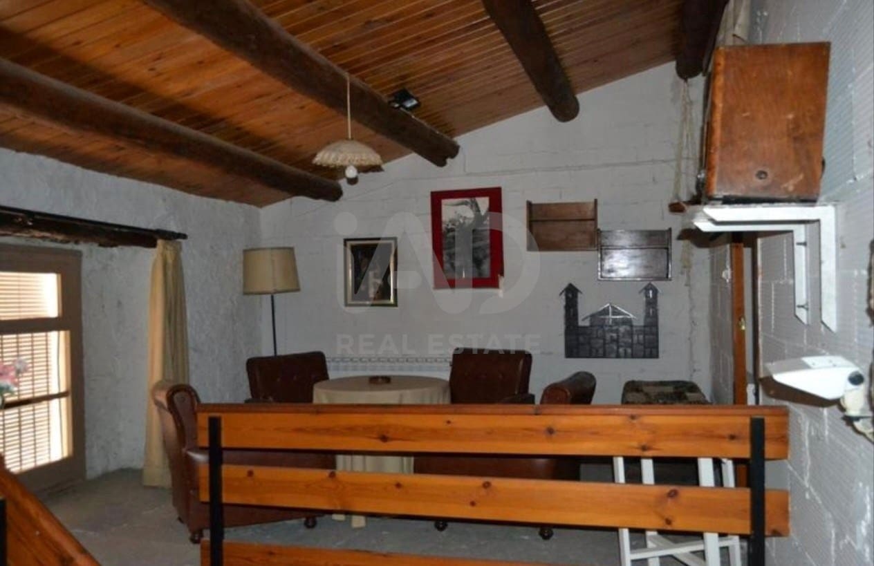 Hus til salgs i Lleida by - € 95 000 (Ref: 9991381)