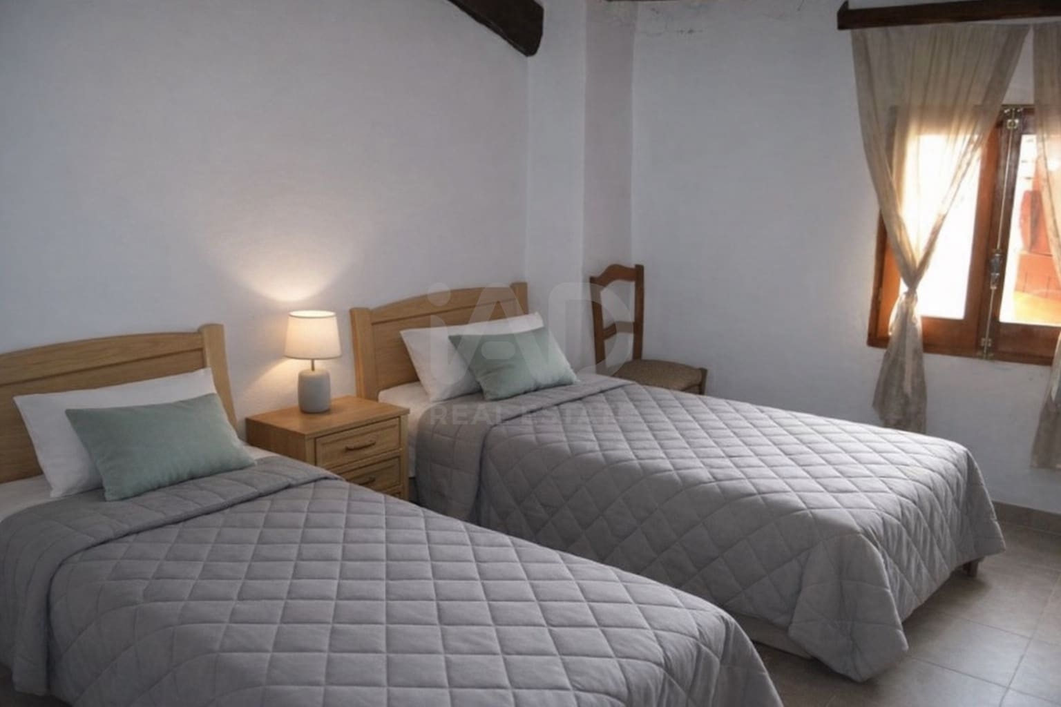 Hus til salgs i Lleida by - € 95 000 (Ref: 9991381)