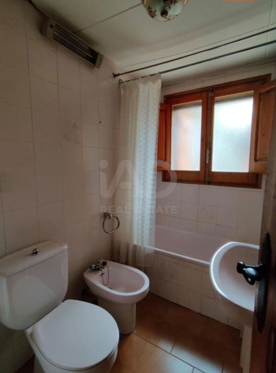 Hus til salgs i Lleida by - € 95 000 (Ref: 9991381)