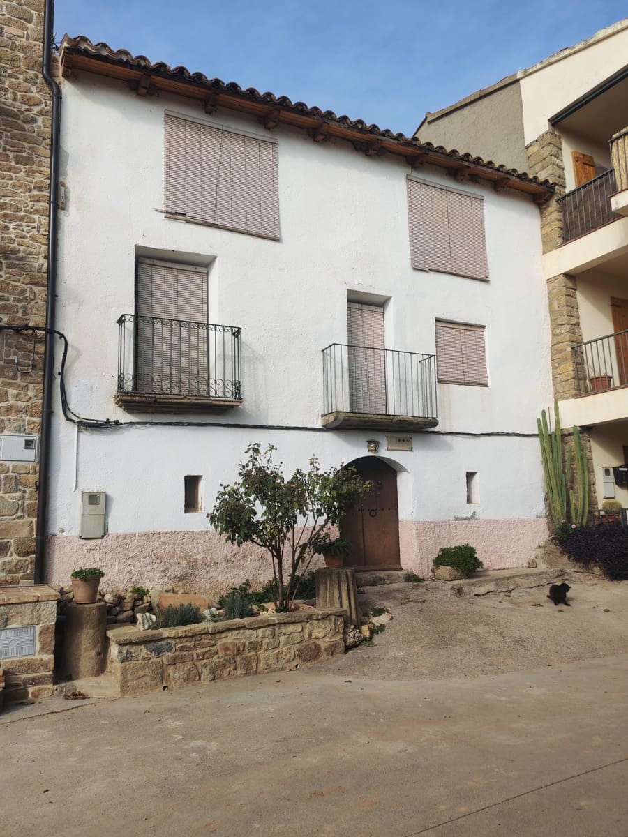 Hus til salgs i Lleida by - € 95 000 (Ref: 9991381)