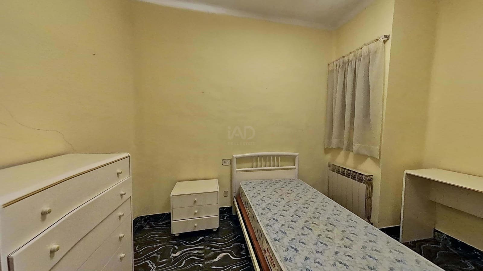 5 bedroom Terraced Villa for sale in Lleida city with garage - € 116,000 (Ref: 9991383)