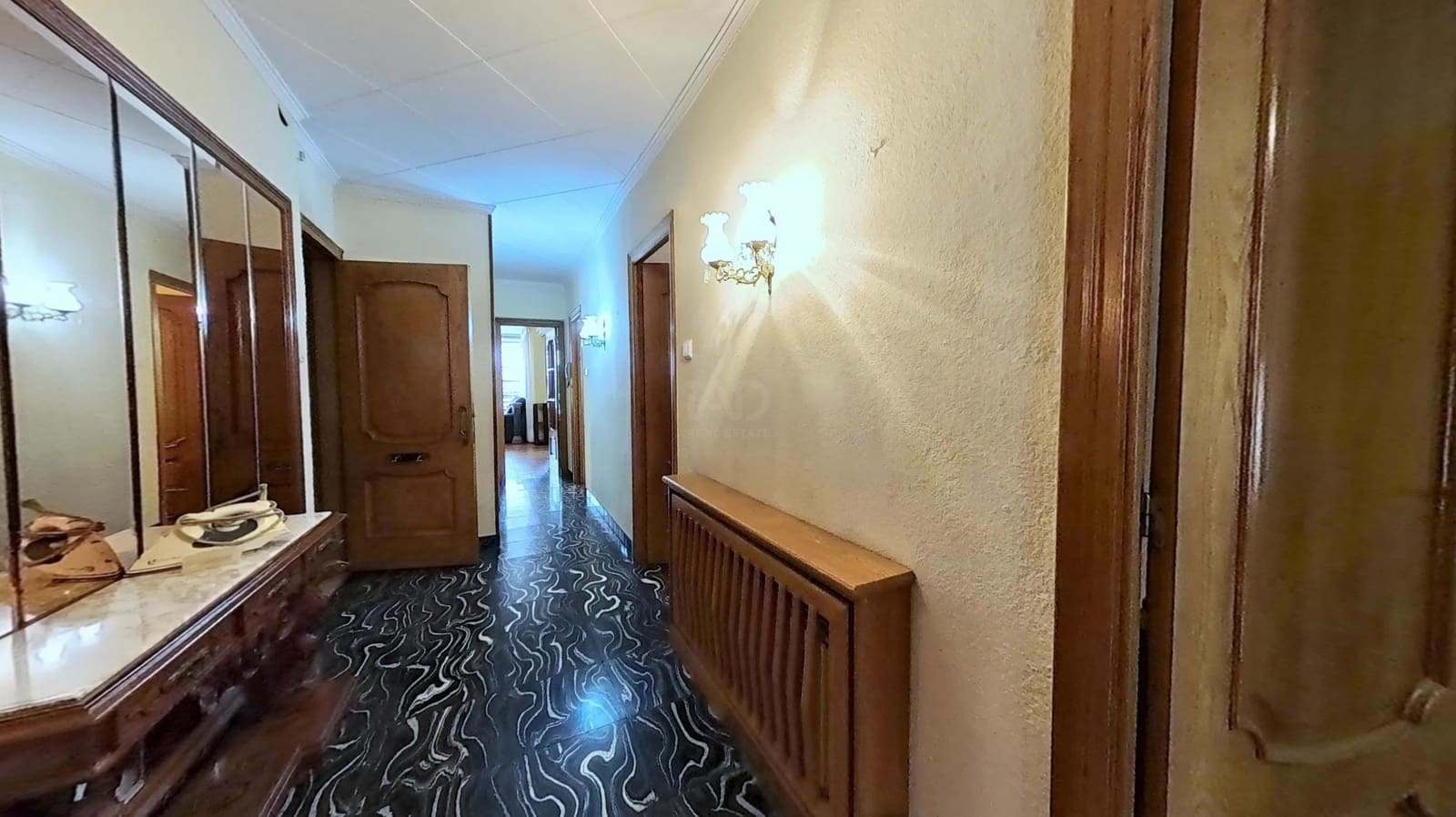 5 bedroom Terraced Villa for sale in Lleida city with garage - € 116,000 (Ref: 9991383)