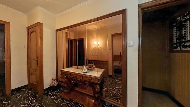 5 soveværelse Rækkehus til salg i Lleida by med garage - € 116.000 (Ref: 9991383)