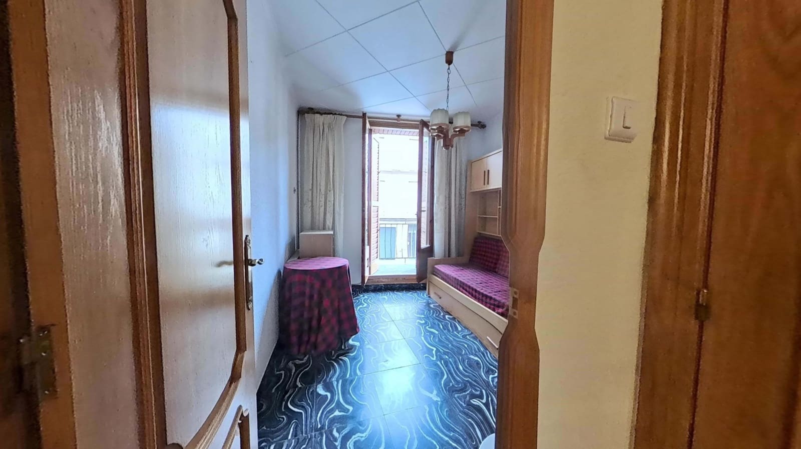 5 bedroom Terraced Villa for sale in Lleida city with garage - € 116,000 (Ref: 9991383)