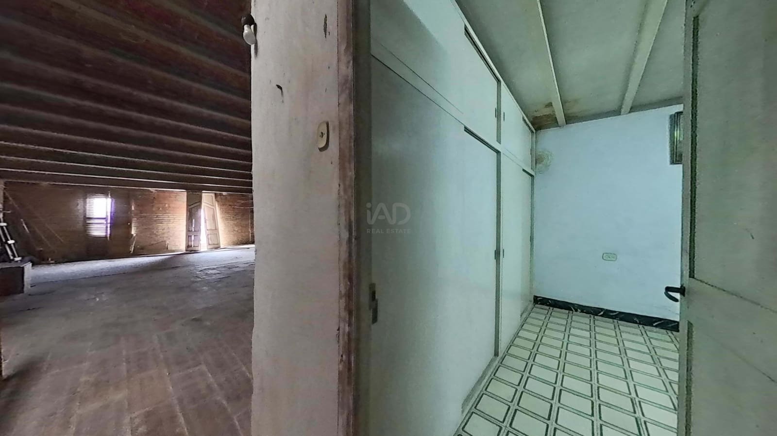 5 bedroom Terraced Villa for sale in Lleida city with garage - € 116,000 (Ref: 9991383)