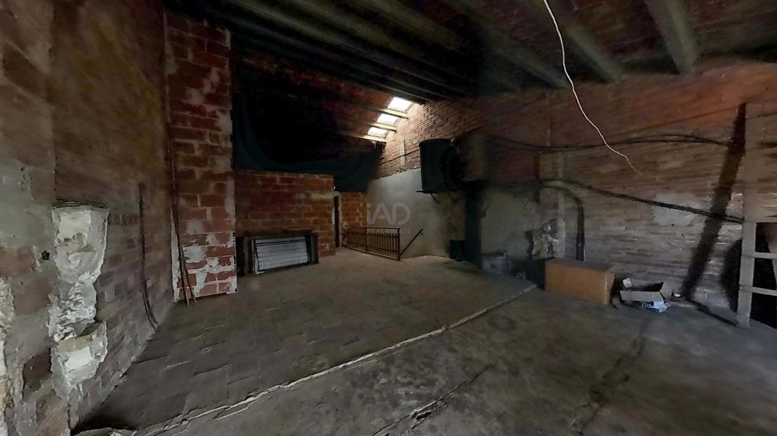 5 bedroom Terraced Villa for sale in Lleida city with garage - € 116,000 (Ref: 9991383)