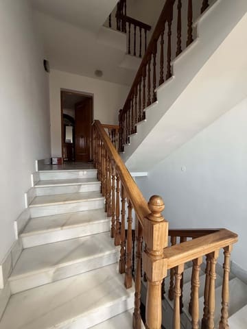 8 Zimmer Haus zu verkaufen in León Stadt mit Garage - 345.000 € (Ref: 9991384)