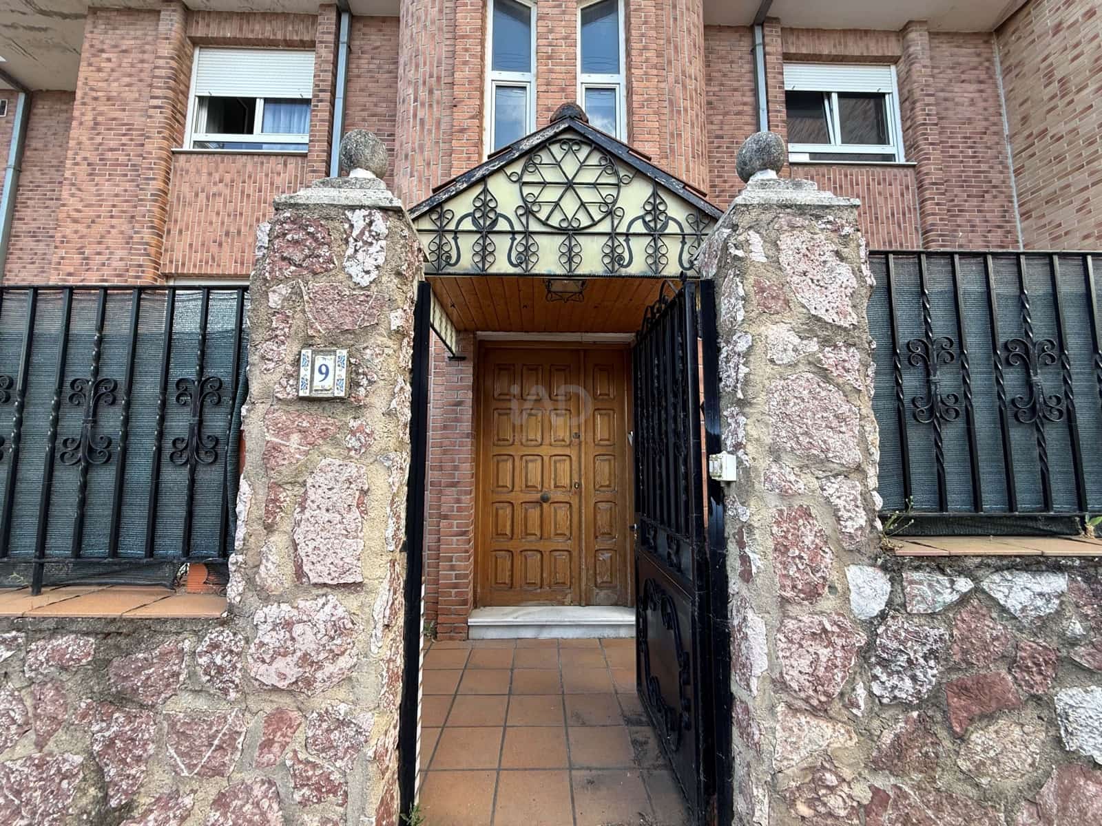 8 Zimmer Haus zu verkaufen in Leon Stadt mit Garage - 345.000 € (Ref: 9991384)