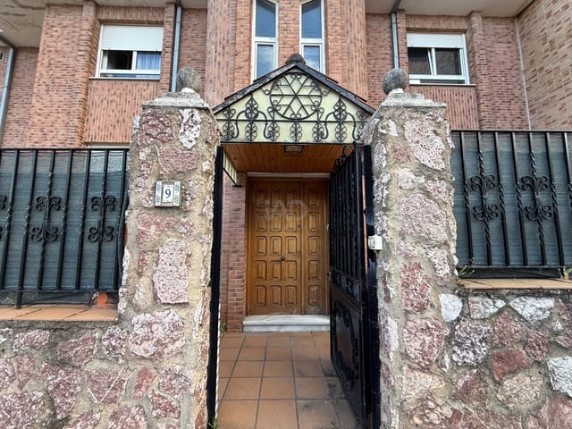 8 Zimmer Haus zu verkaufen in León Stadt mit Garage - 345.000 € (Ref: 9991384)