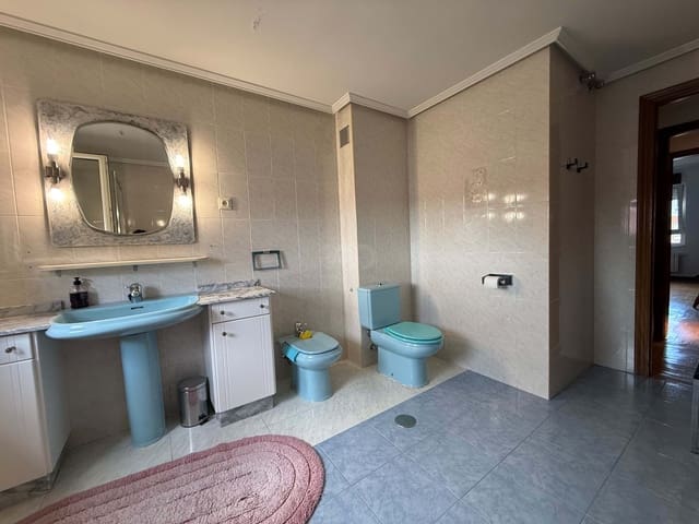 8 Zimmer Haus zu verkaufen in León Stadt mit Garage - 345.000 € (Ref: 9991384)