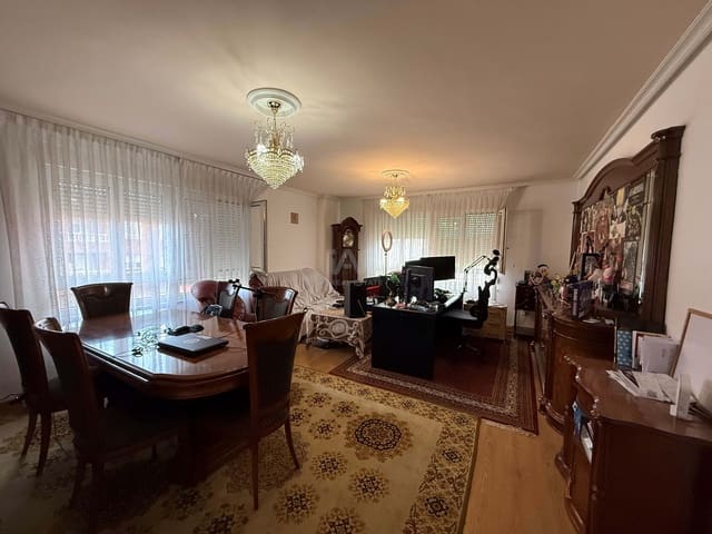 8 Zimmer Haus zu verkaufen in León Stadt mit Garage - 345.000 € (Ref: 9991384)