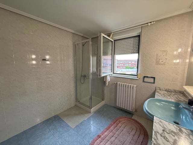 8 Zimmer Haus zu verkaufen in León Stadt mit Garage - 345.000 € (Ref: 9991384)