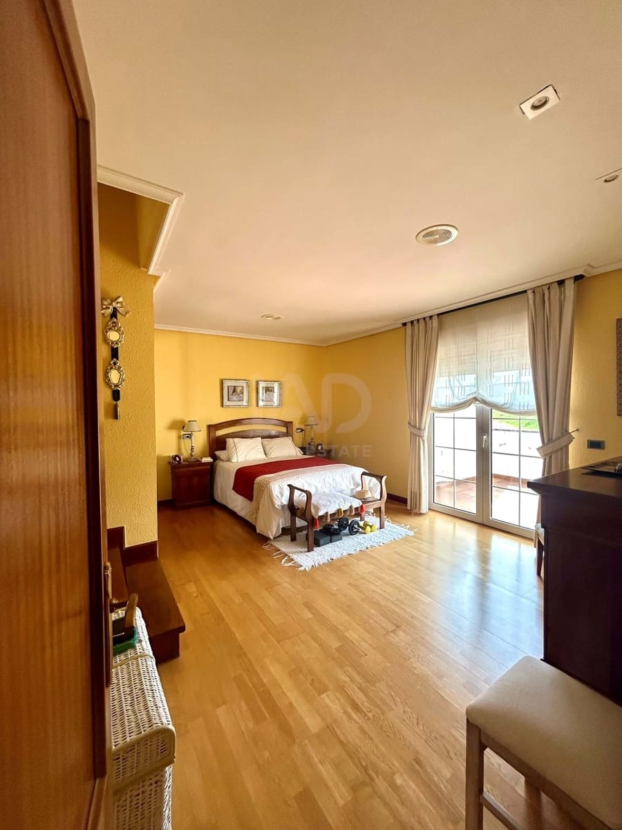 4 Zimmer Haus zu verkaufen in Leon Stadt mit Garage - 366.000 € (Ref: 9991390)