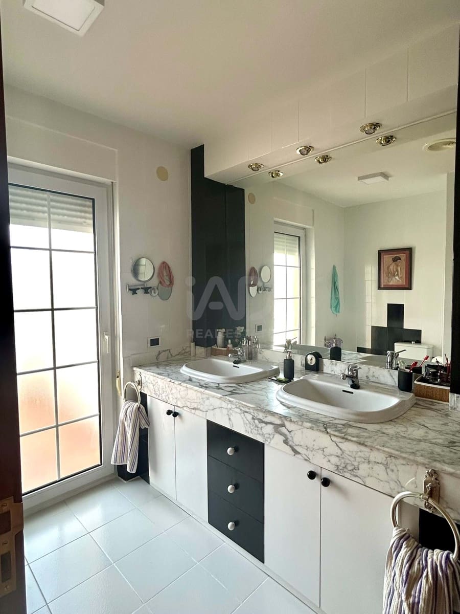 4 Zimmer Haus zu verkaufen in Leon Stadt mit Garage - 366.000 € (Ref: 9991390)