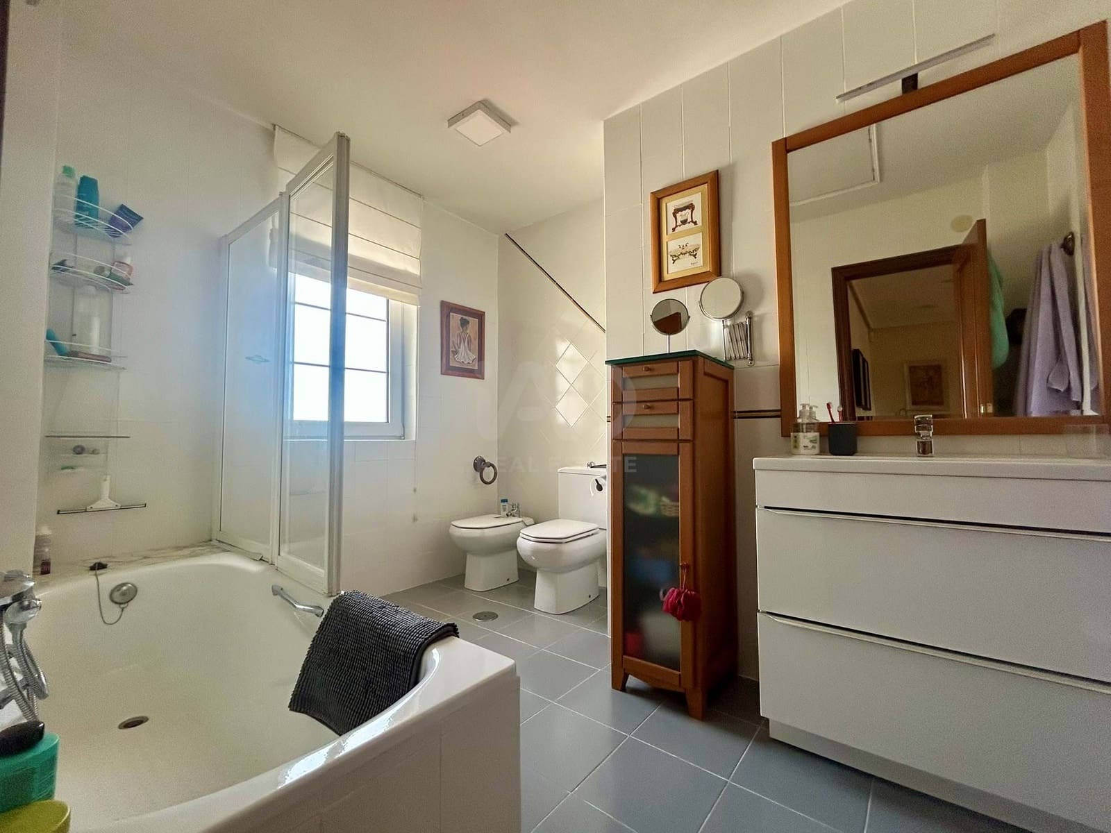 4 Zimmer Haus zu verkaufen in Leon Stadt mit Garage - 366.000 € (Ref: 9991390)