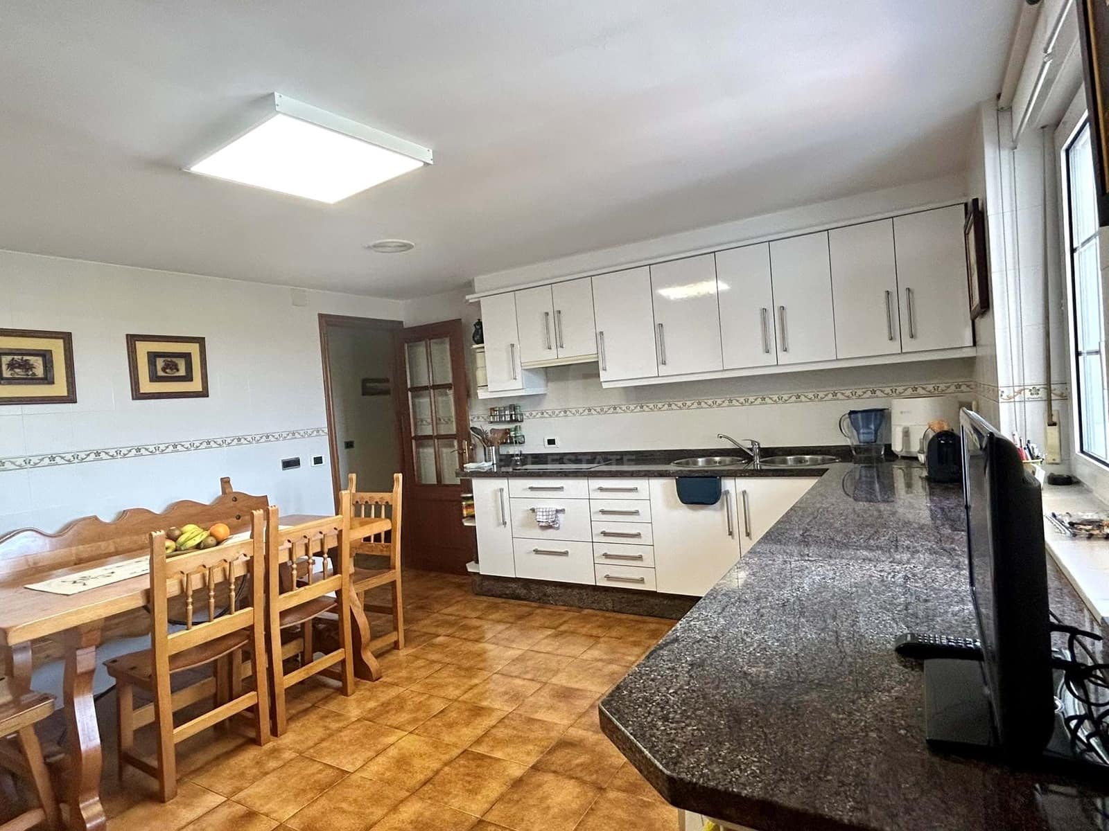 4 Zimmer Haus zu verkaufen in Leon Stadt mit Garage - 366.000 € (Ref: 9991390)