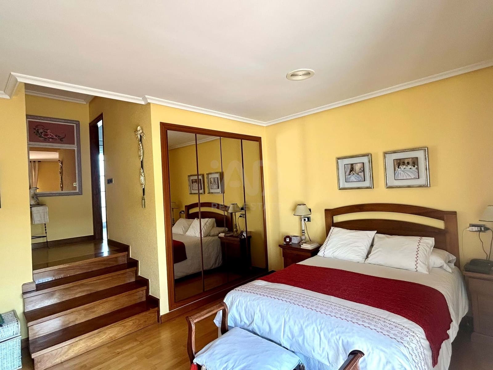 4 Zimmer Haus zu verkaufen in Leon Stadt mit Garage - 366.000 € (Ref: 9991390)