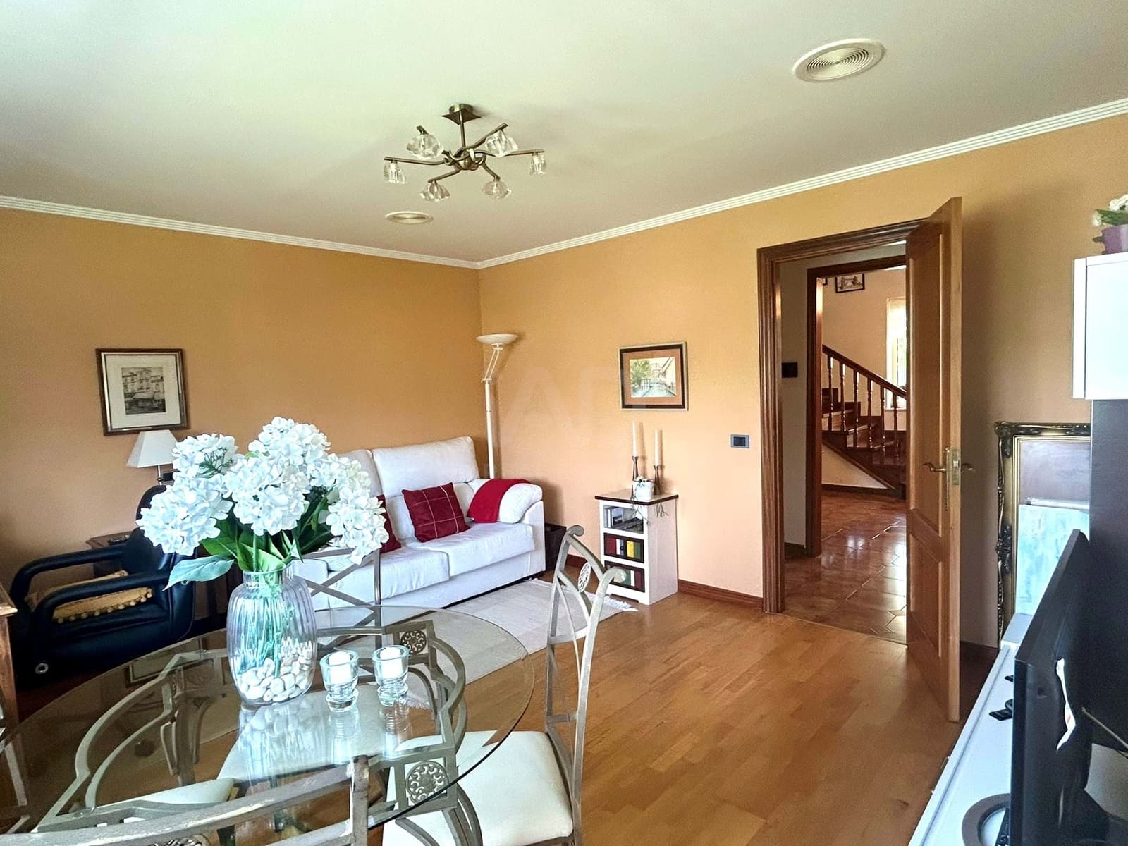 4 Zimmer Haus zu verkaufen in Leon Stadt mit Garage - 366.000 € (Ref: 9991390)