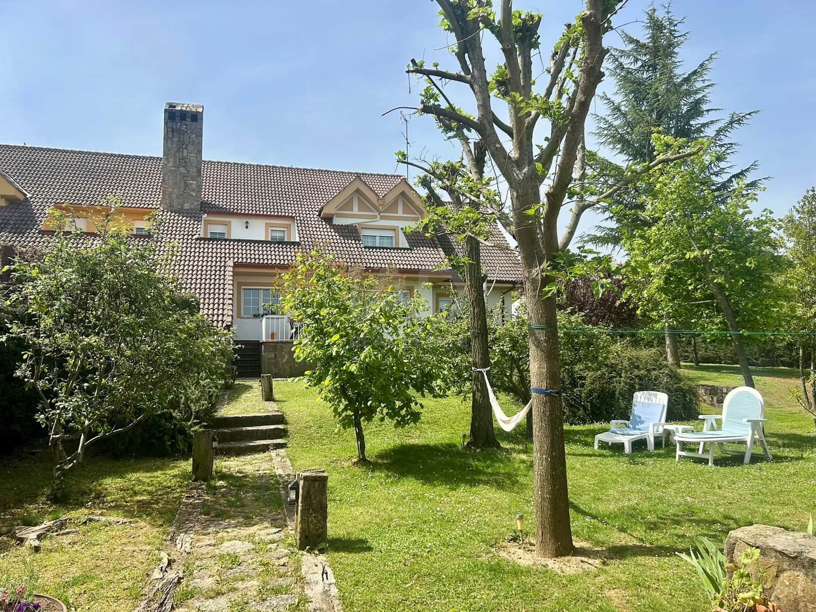 4 Zimmer Haus zu verkaufen in Leon Stadt mit Garage - 366.000 € (Ref: 9991390)
