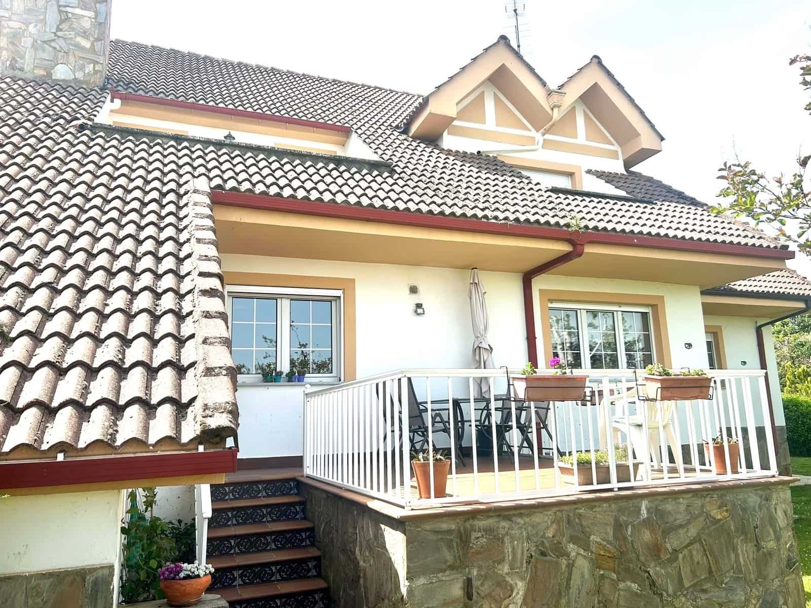4 Zimmer Haus zu verkaufen in Leon Stadt mit Garage - 366.000 € (Ref: 9991390)