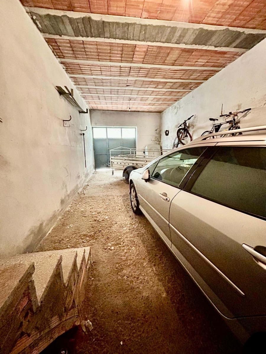 3 Zimmer Haus zu verkaufen in Leon Stadt mit Garage - 120.000 € (Ref: 9991391)