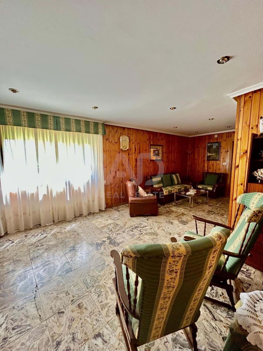 3 Zimmer Haus zu verkaufen in Leon Stadt mit Garage - 120.000 € (Ref: 9991391)
