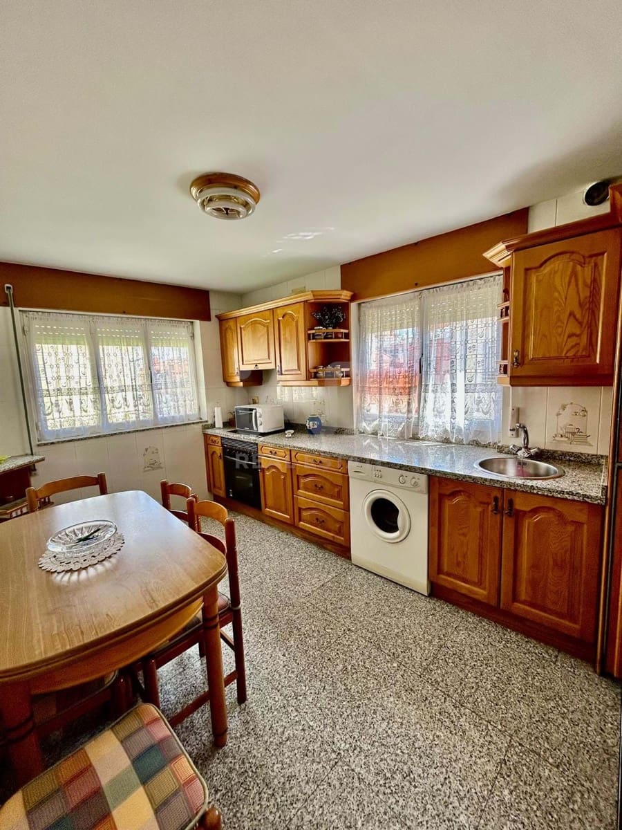 3 Zimmer Haus zu verkaufen in Leon Stadt mit Garage - 120.000 € (Ref: 9991391)