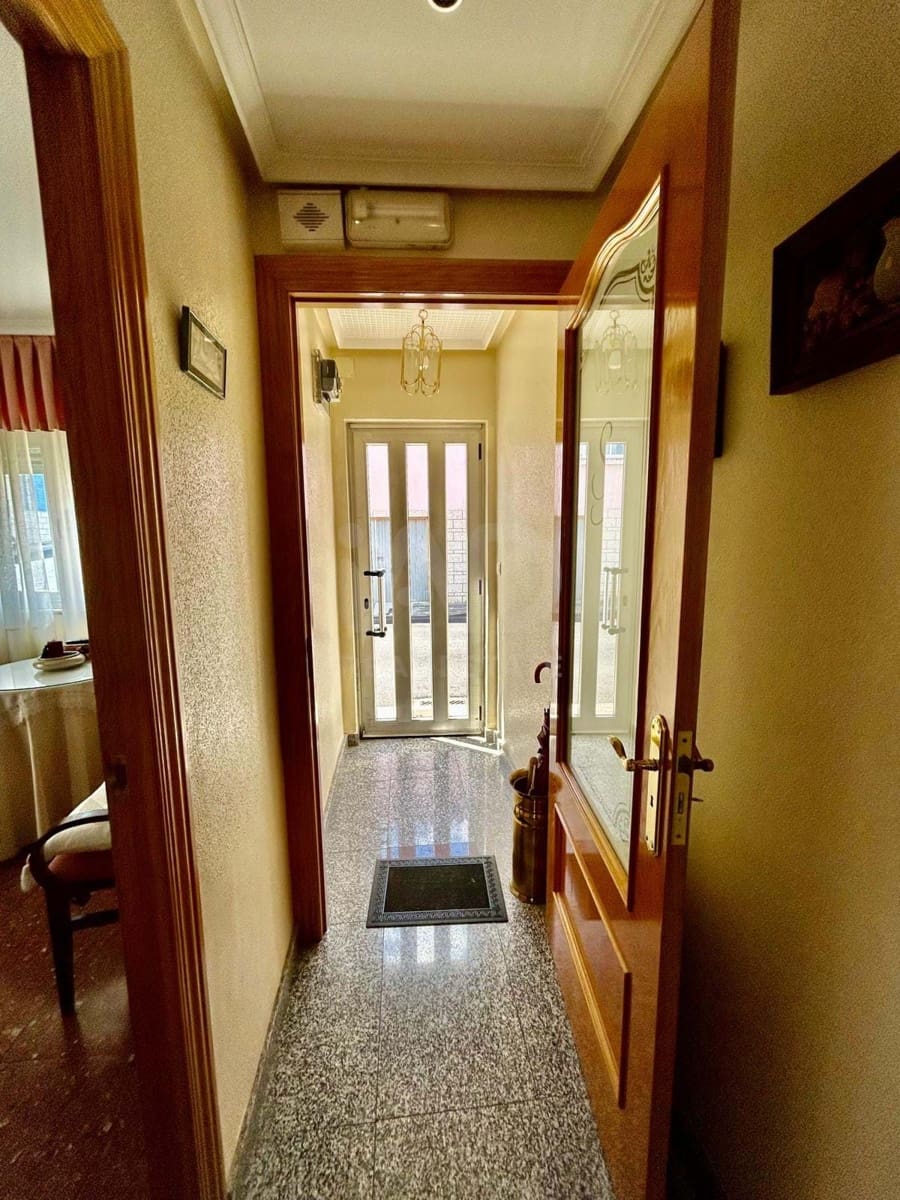 3 Zimmer Haus zu verkaufen in Leon Stadt mit Garage - 120.000 € (Ref: 9991391)