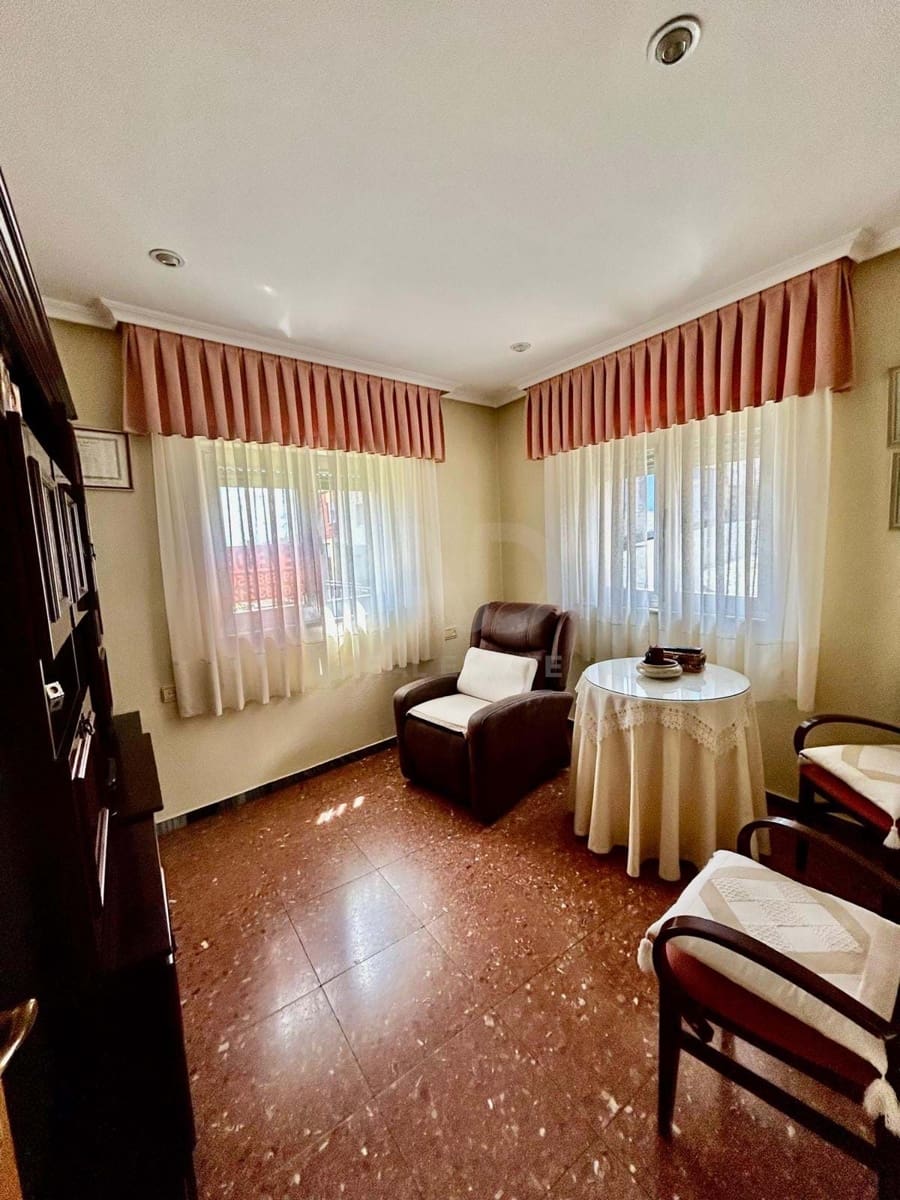 3 Zimmer Haus zu verkaufen in Leon Stadt mit Garage - 120.000 € (Ref: 9991391)