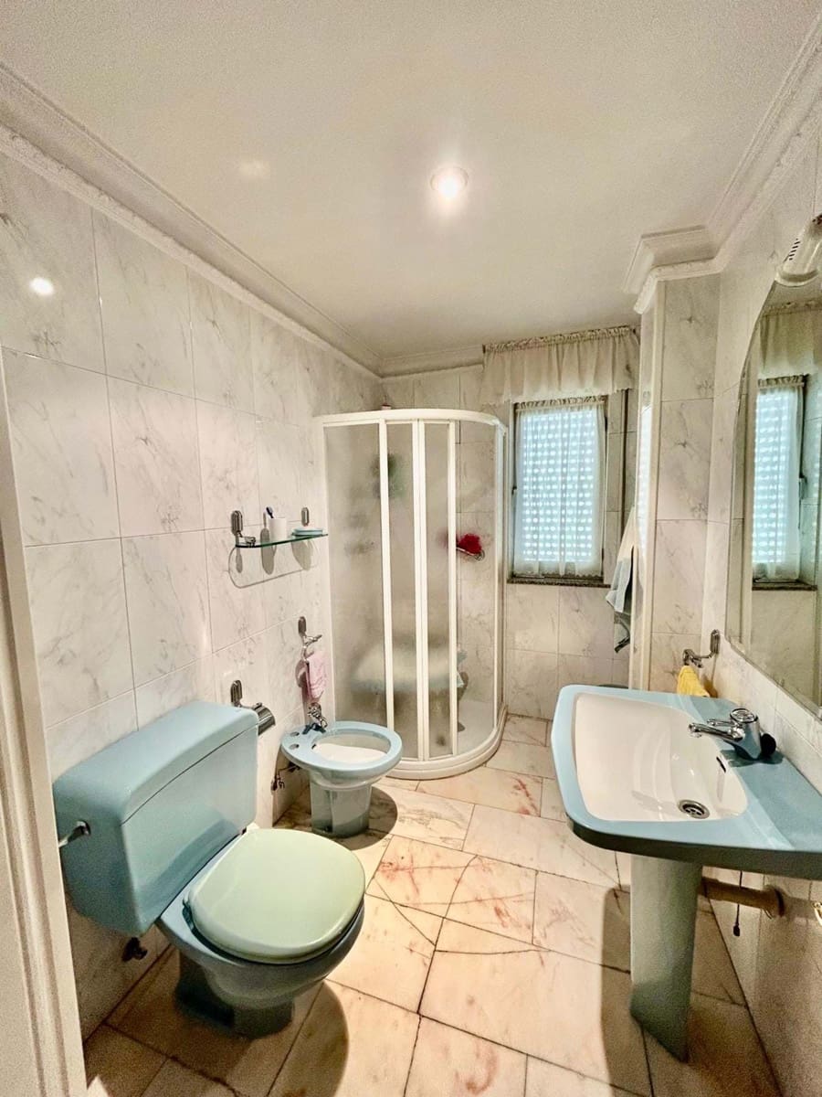3 Zimmer Haus zu verkaufen in Leon Stadt mit Garage - 120.000 € (Ref: 9991391)