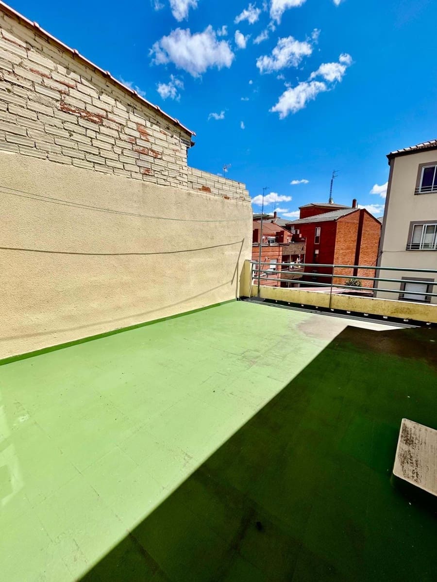 3 Zimmer Haus zu verkaufen in Leon Stadt mit Garage - 120.000 € (Ref: 9991391)