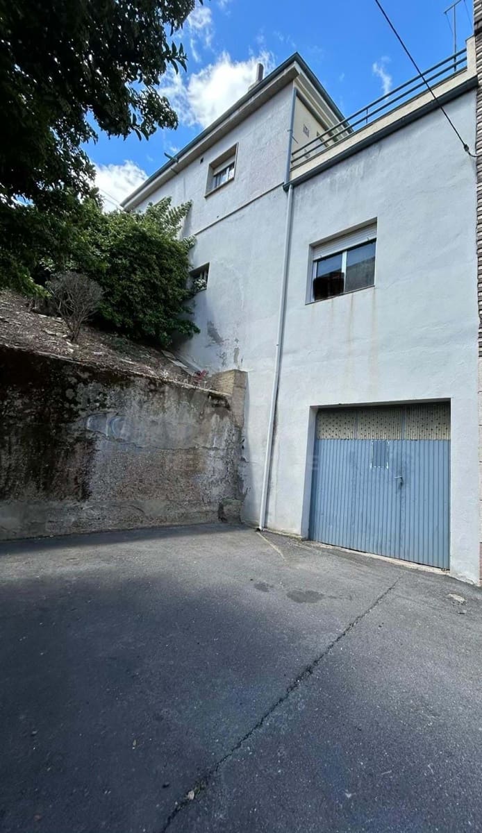 3 Zimmer Haus zu verkaufen in Leon Stadt mit Garage - 120.000 € (Ref: 9991391)
