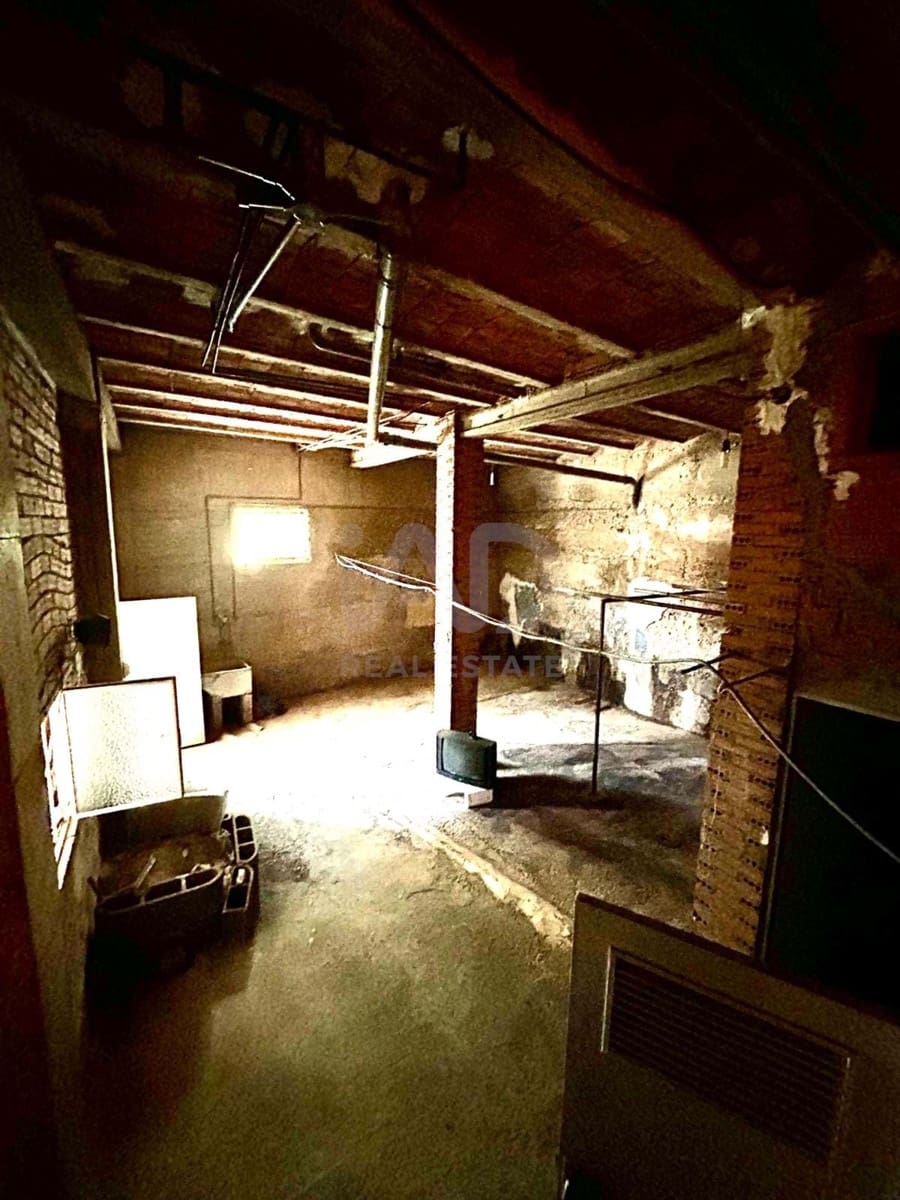 3 Zimmer Haus zu verkaufen in Leon Stadt mit Garage - 120.000 € (Ref: 9991391)