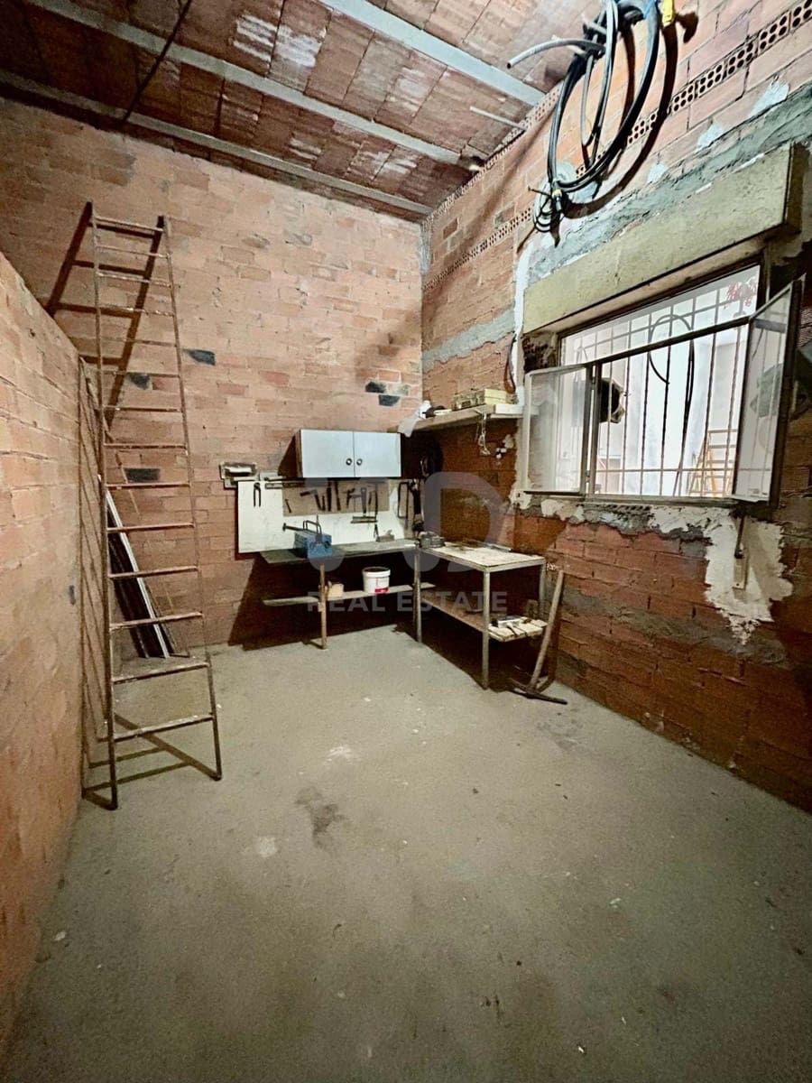 3 Zimmer Haus zu verkaufen in Leon Stadt mit Garage - 120.000 € (Ref: 9991391)