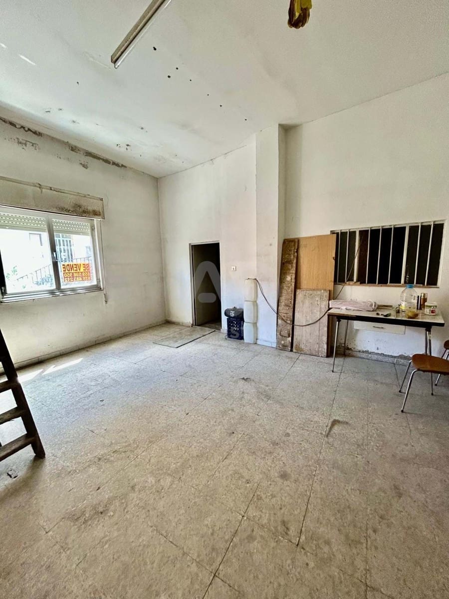3 Zimmer Haus zu verkaufen in Leon Stadt mit Garage - 120.000 € (Ref: 9991391)
