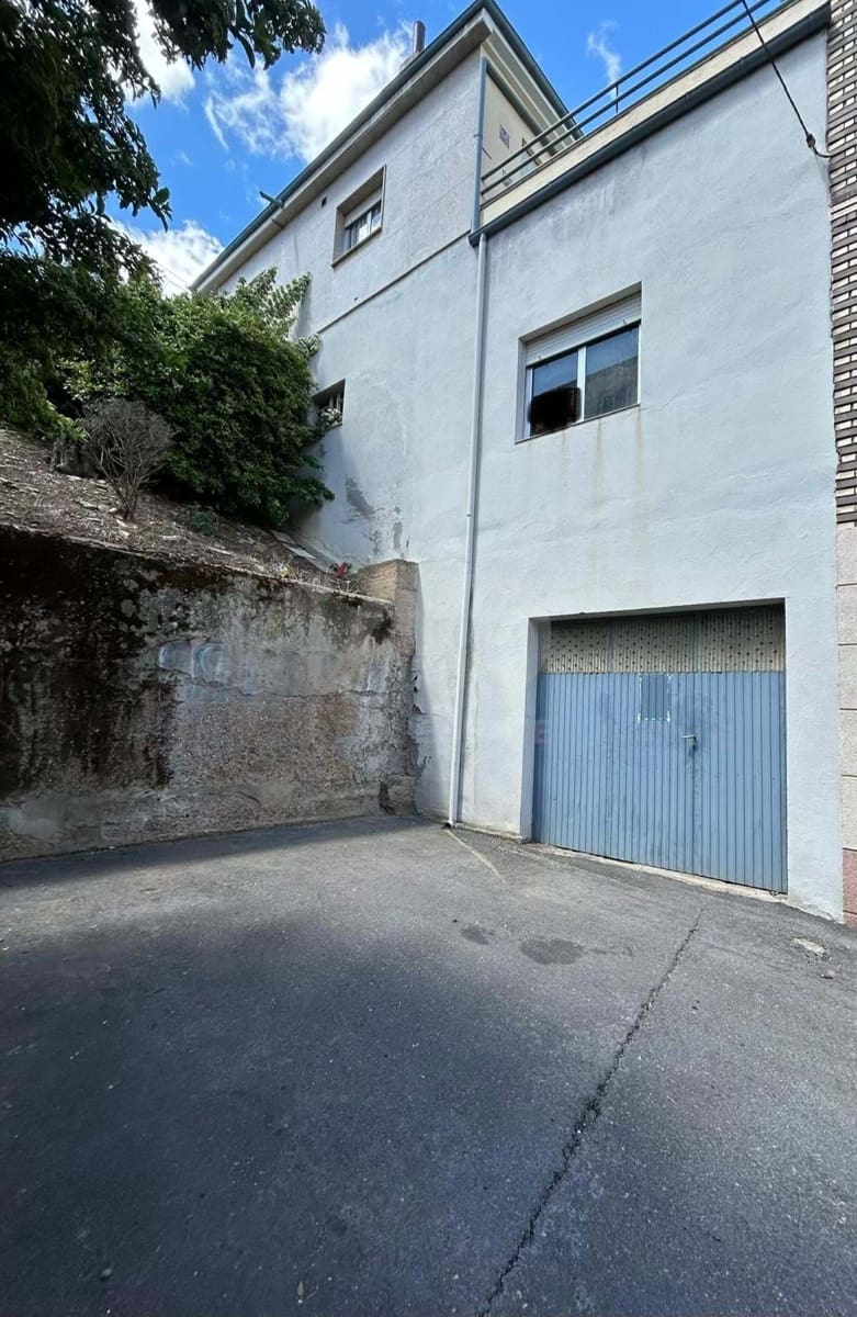 3 Zimmer Haus zu verkaufen in Leon Stadt mit Garage - 120.000 € (Ref: 9991391)