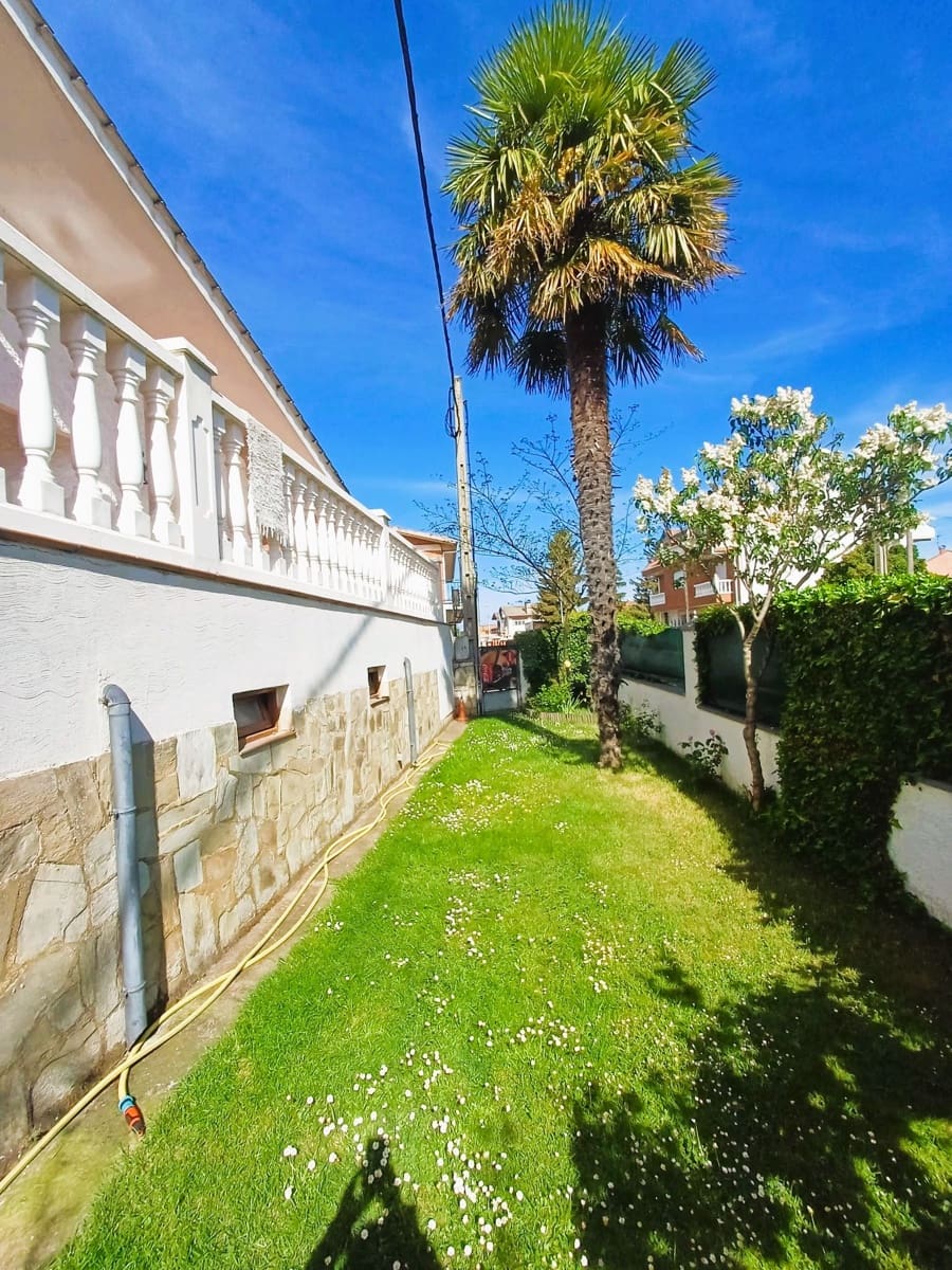 3 bedroom Villa for sale in Leon city with garage - € 225,000 (Ref: 9991396)