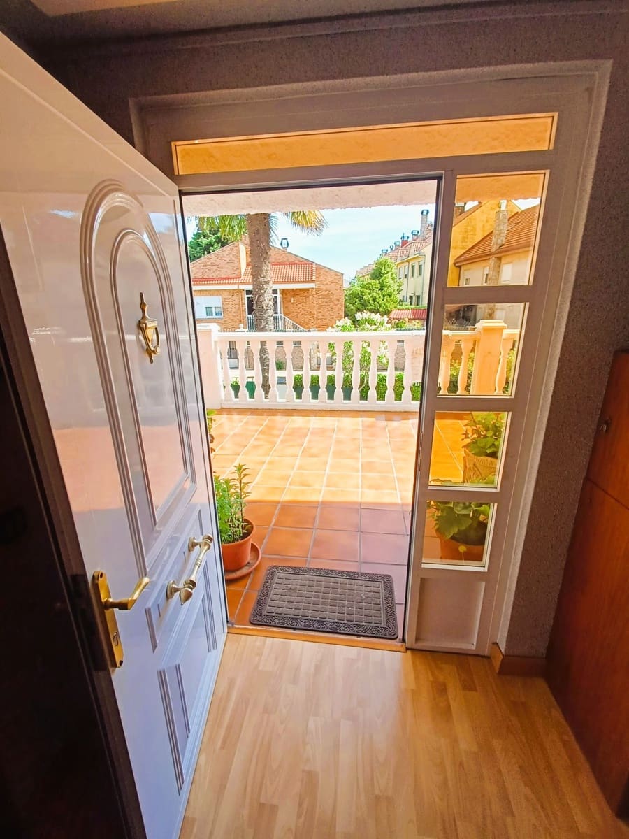 3 bedroom Villa for sale in Leon city with garage - € 225,000 (Ref: 9991396)