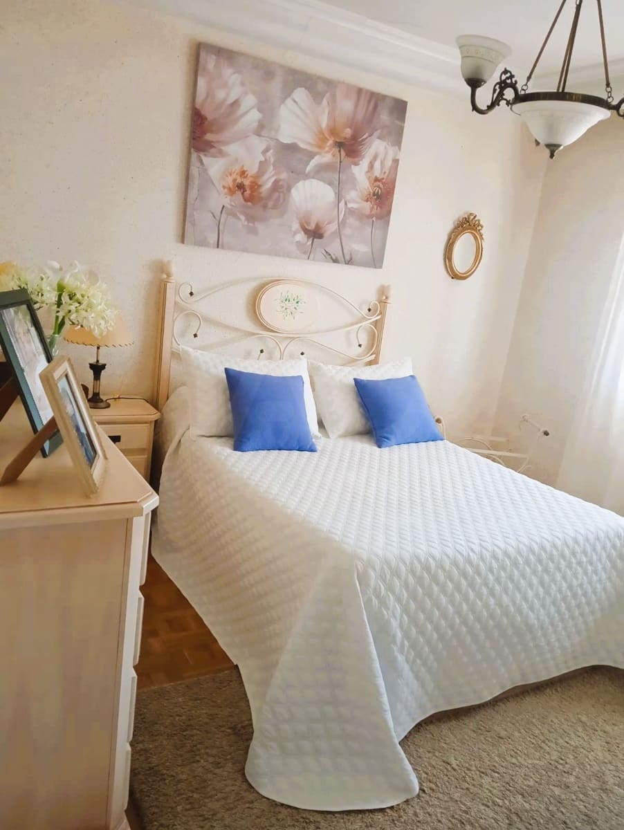 3 bedroom Villa for sale in Leon city with garage - € 225,000 (Ref: 9991396)