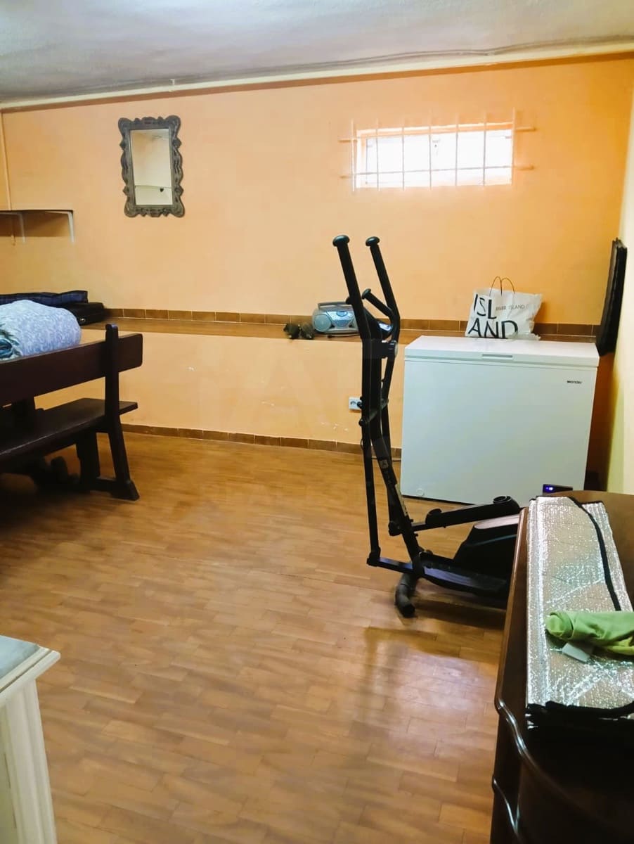 3 bedroom Villa for sale in Leon city with garage - € 225,000 (Ref: 9991396)