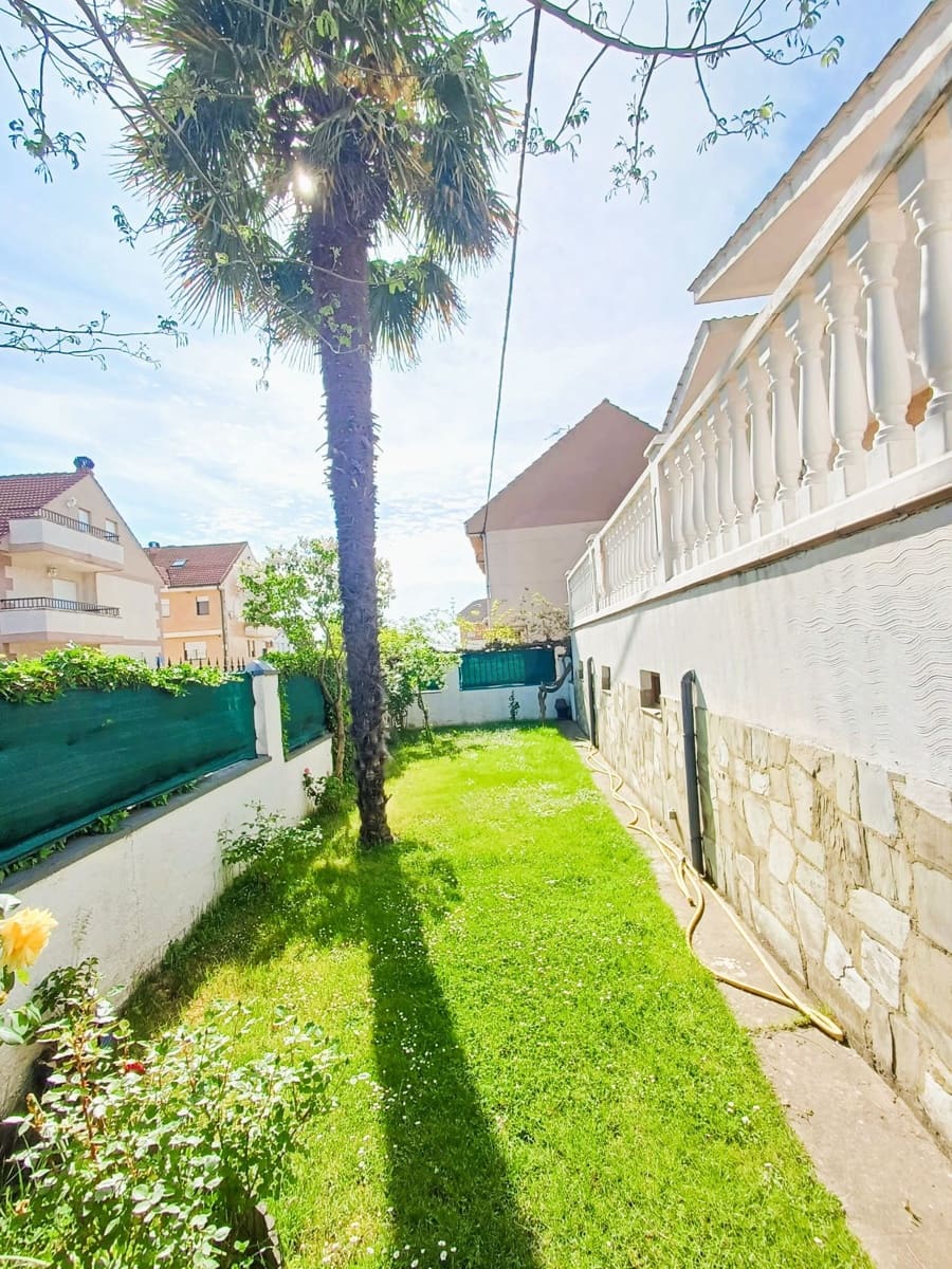 3 bedroom Villa for sale in Leon city with garage - € 225,000 (Ref: 9991396)