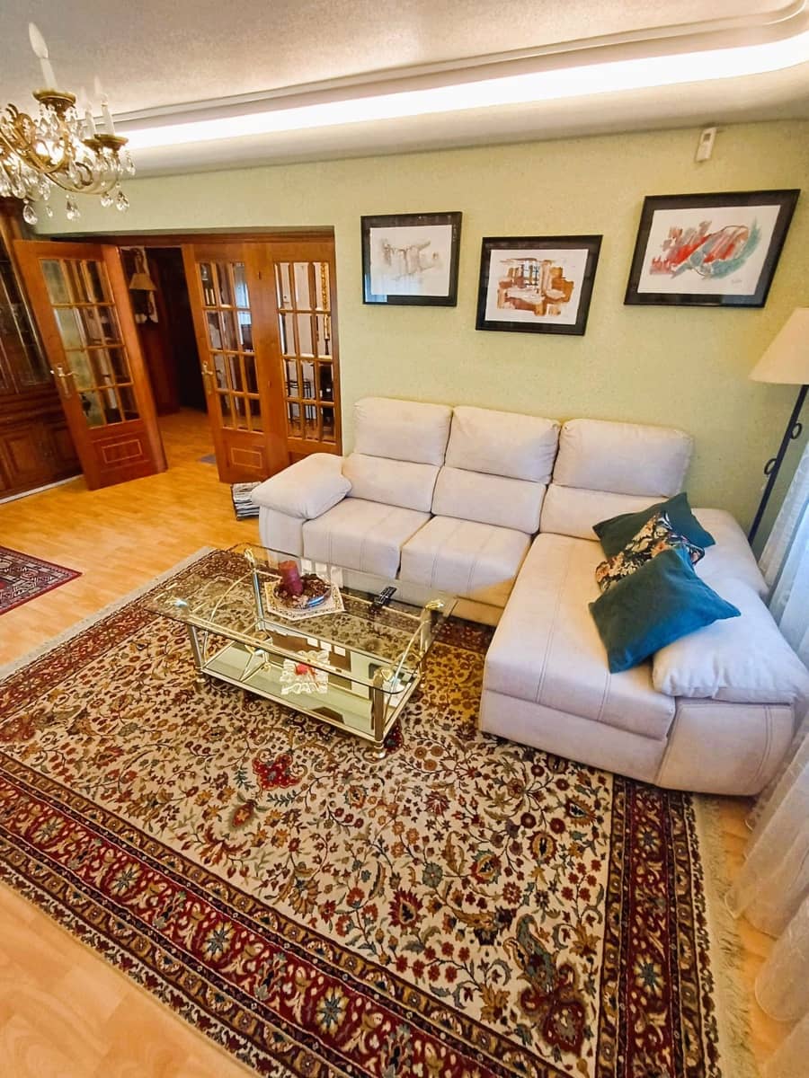 3 bedroom Villa for sale in Leon city with garage - € 225,000 (Ref: 9991396)