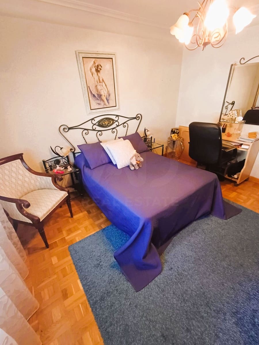 3 bedroom Villa for sale in Leon city with garage - € 225,000 (Ref: 9991396)
