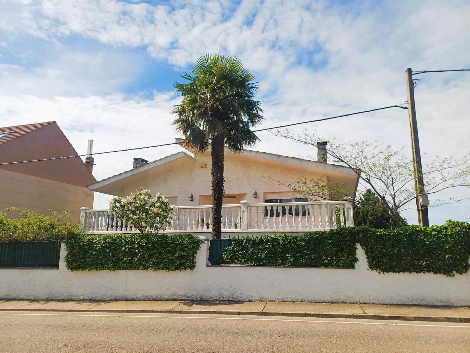 3 bedroom Villa for sale in Leon city with garage - € 225,000 (Ref: 9991396)