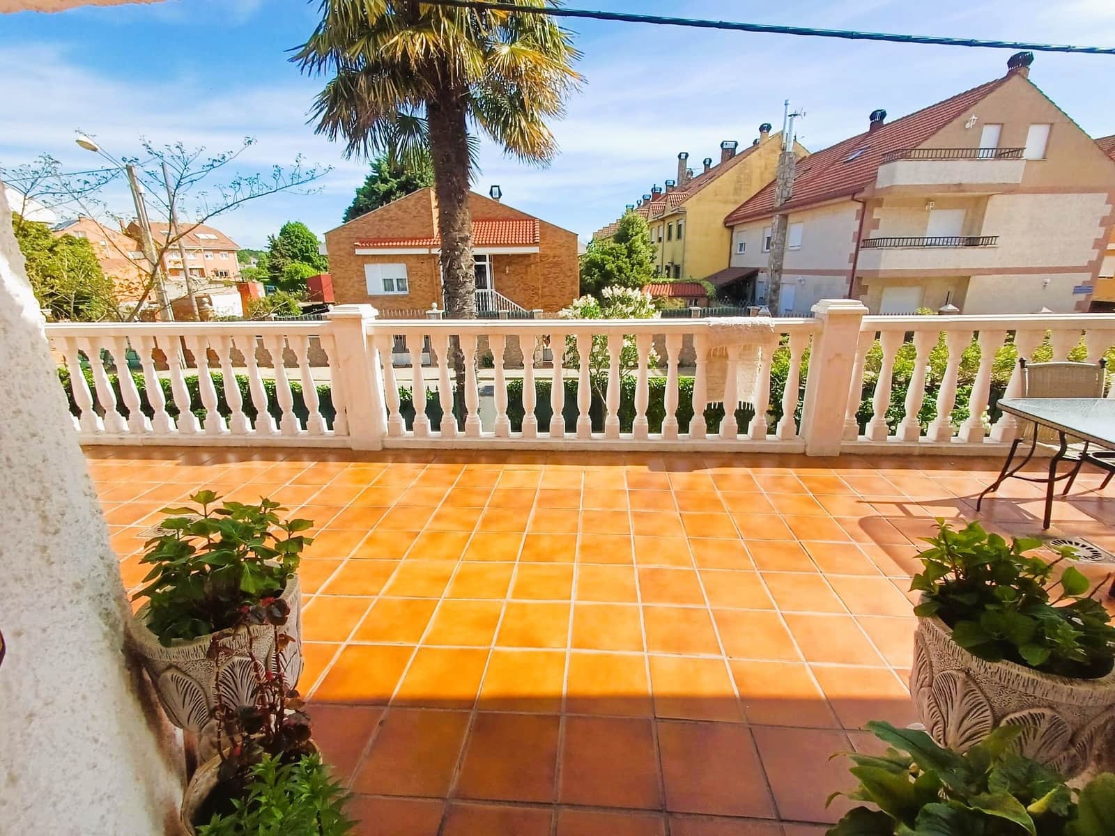 3 bedroom Villa for sale in Leon city with garage - € 225,000 (Ref: 9991396)