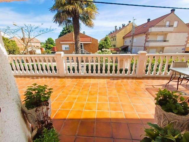 3 bedroom Villa for sale in León city with garage - € 225,000 (Ref: 9991396)