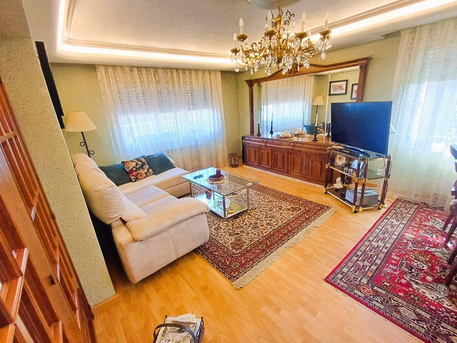 3 bedroom Villa for sale in Leon city with garage - € 225,000 (Ref: 9991396)