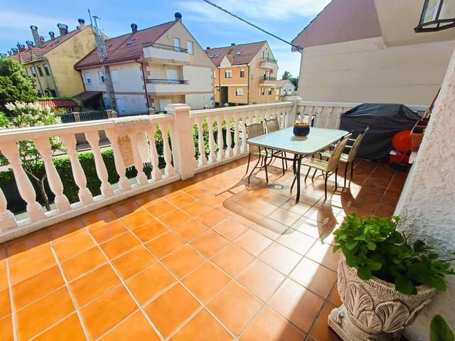 3 bedroom Villa for sale in León city with garage - € 225,000 (Ref: 9991396)