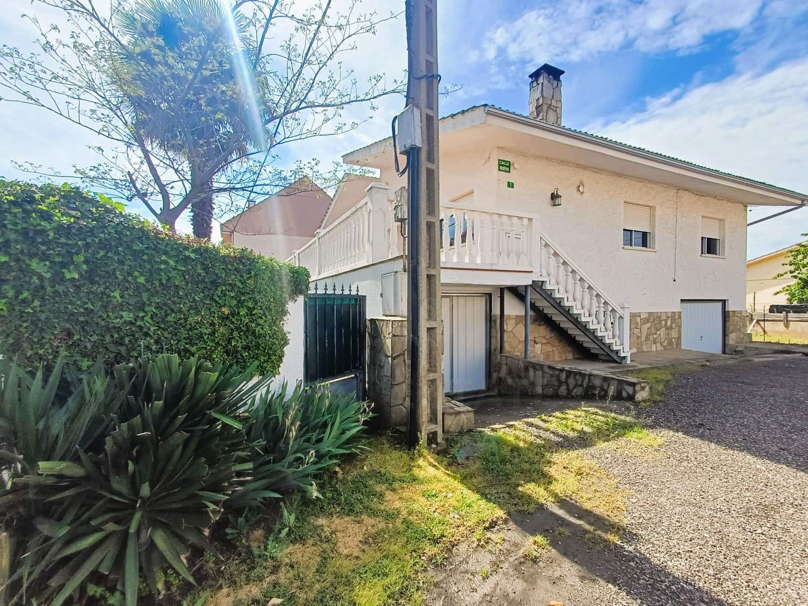 3 bedroom Villa for sale in Leon city with garage - € 225,000 (Ref: 9991396)