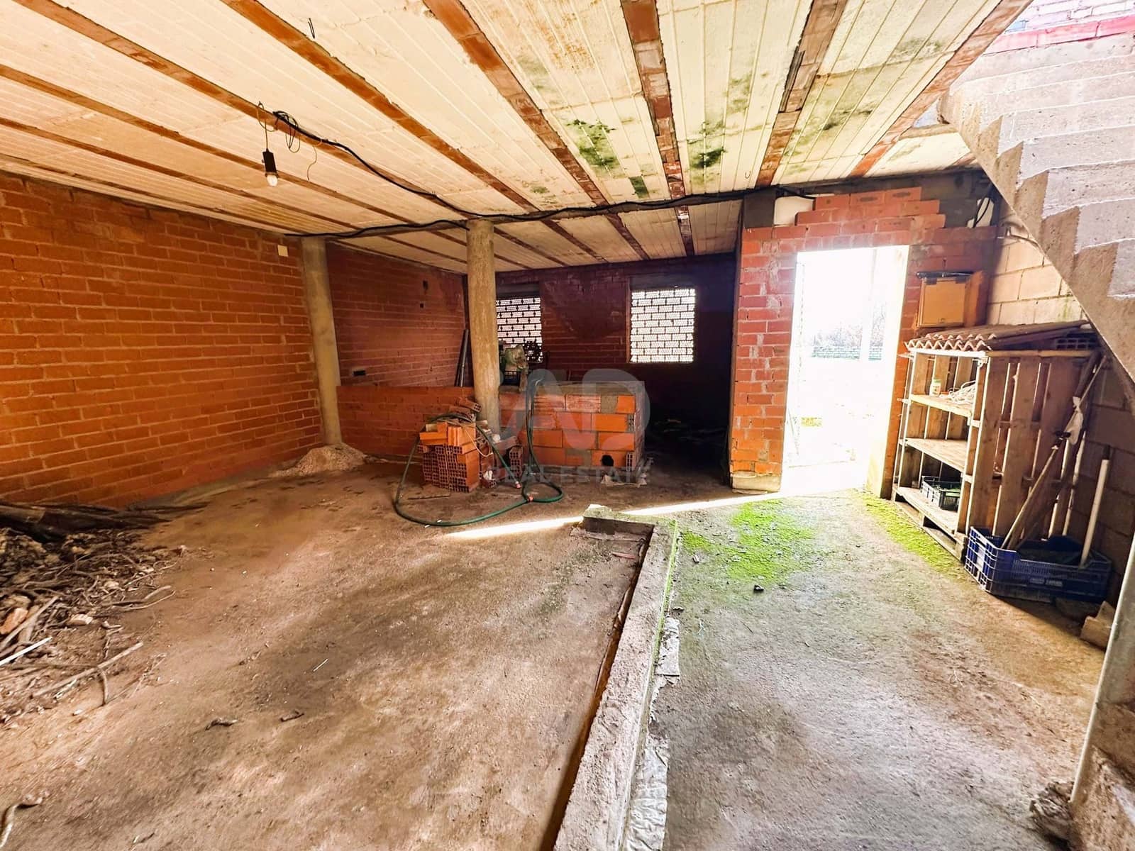 Grunde uden byggetilladelser til salg i Leon by - € 110.000 (Ref: 9991399)